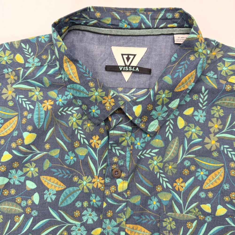 Vissla Button Down Men's XL Blue Floral Short Sleeve Botanical Shirt Outdoor